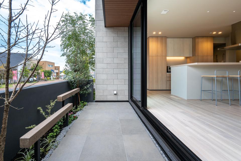 リビングとつながるテラス