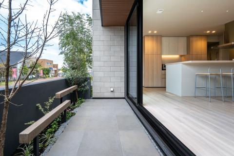 リビングとつながるテラス