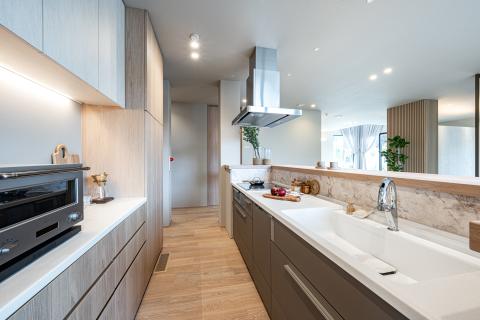 憧れを叶えるアイランドキッチンとパントリー