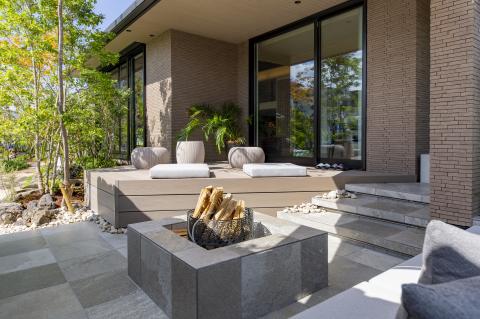 自然と寄り添うテラス空間