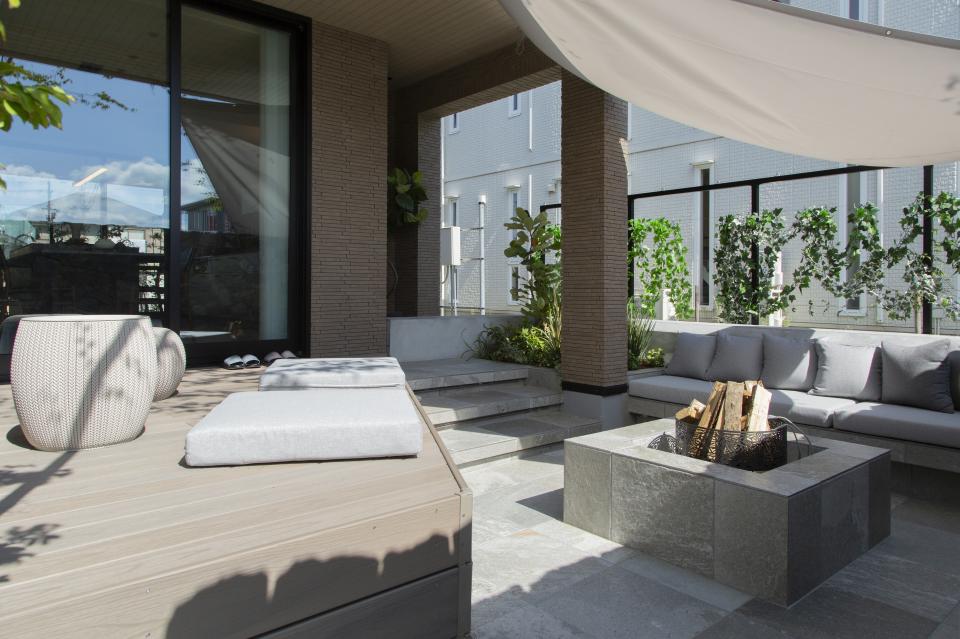 自然と寄り添うテラス空間