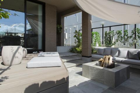 自然と寄り添うテラス空間