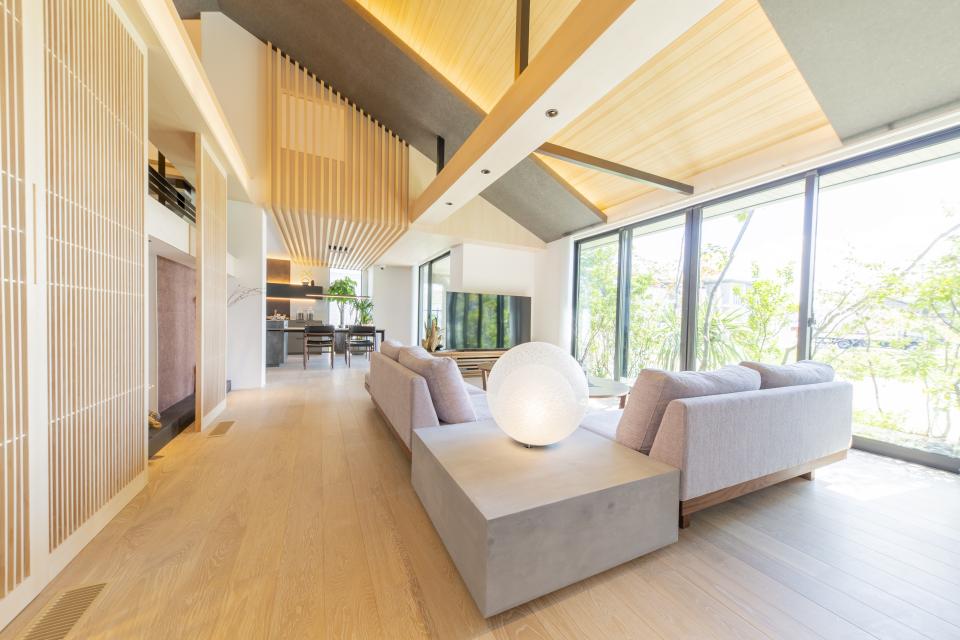 柔らかな光に包まれる、心地よい大空間リビング